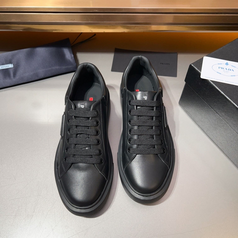 Pra*a casual shoes